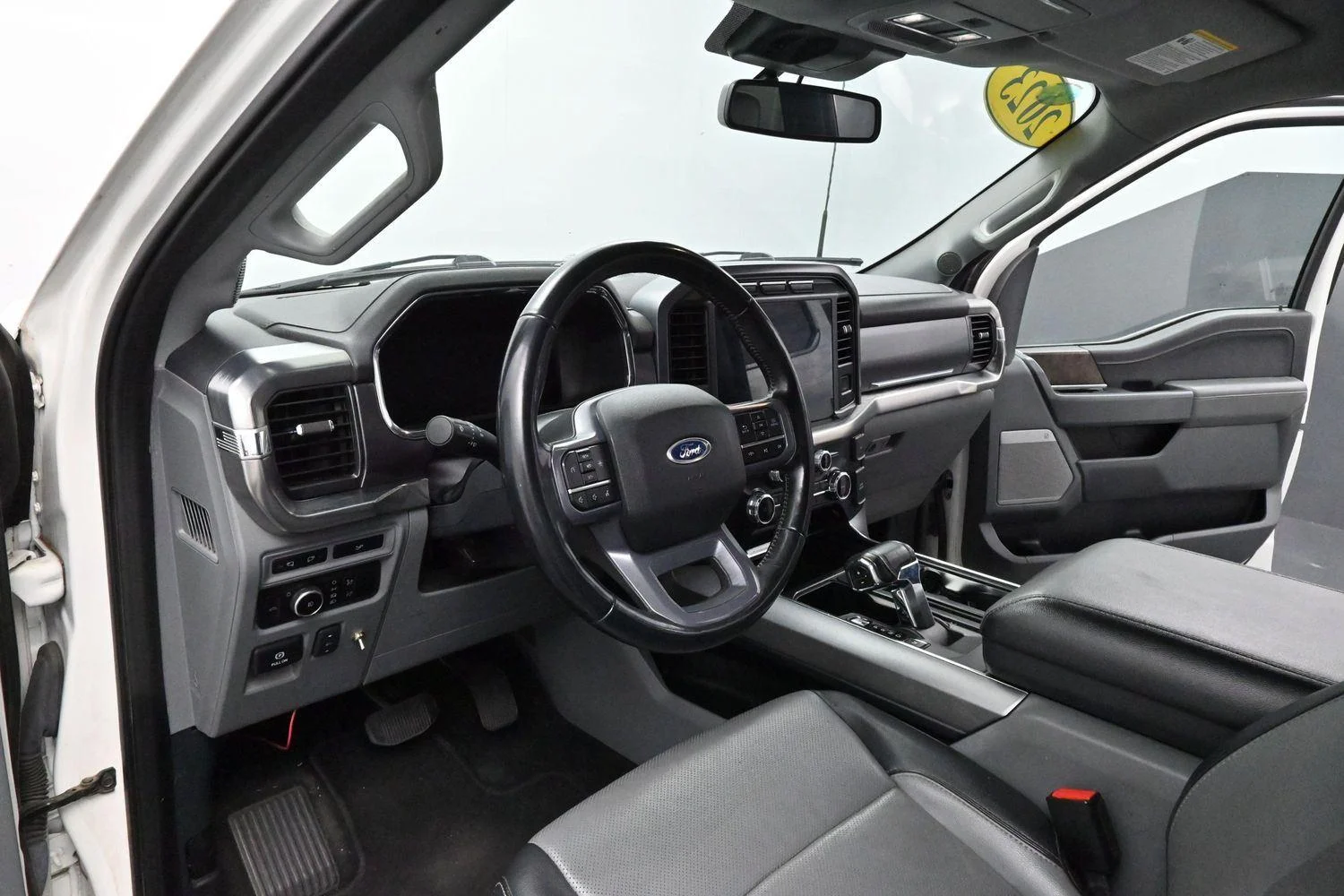 Used 2023  Ford LARIAT image 16