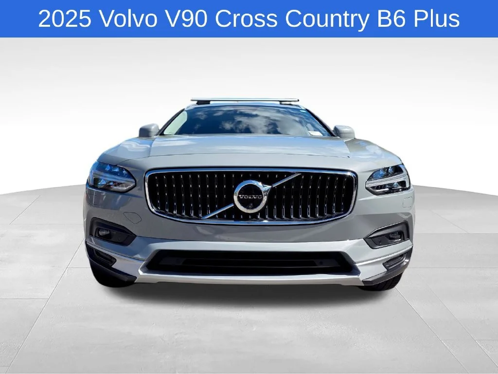 Used 2025 Gray Volvo Plus, B6 AWD Gas (mild hybrid) image 9