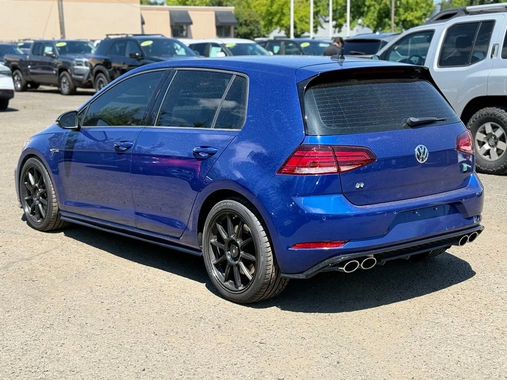 Used 2018 Blue Volkswagen DCC & Navigation 4Motion image 3