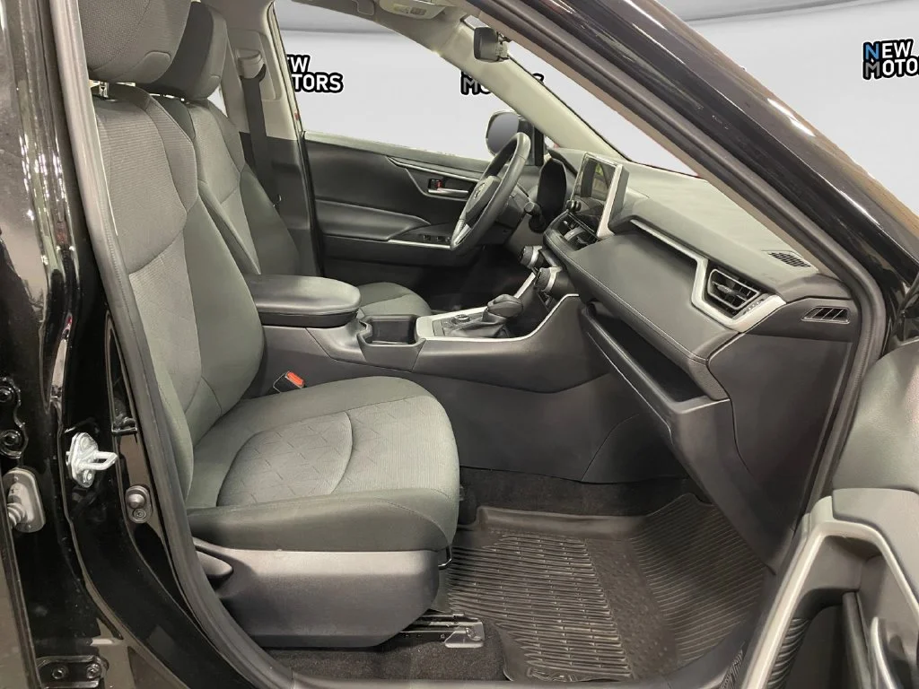 Used 2025 Midnight Black Metallic Toyota XLE image 15