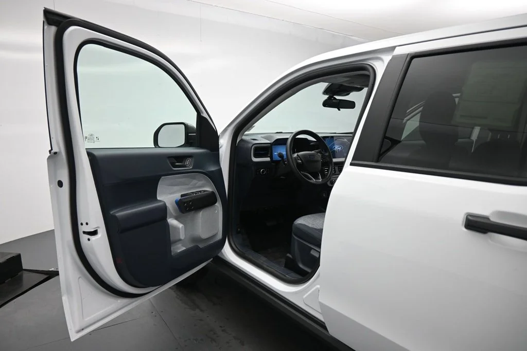 New 2026 Oxford White Ford XLT image 7