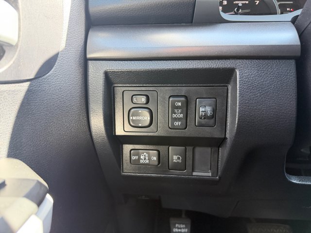 Used 2020  Toyota SR5 image 26