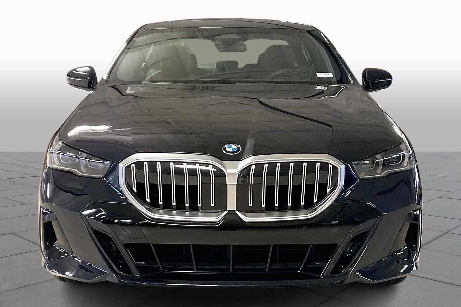 New 2026 Carbon Black Metallic BMW 530i image 3