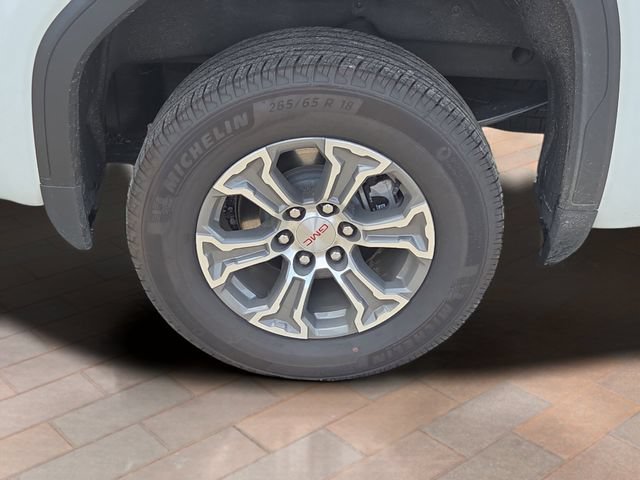 Used 2025 Summit White GMC SLT image 29