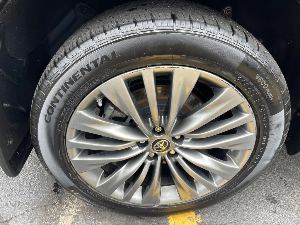 Used 2021 Gray Toyota Platinum image 27