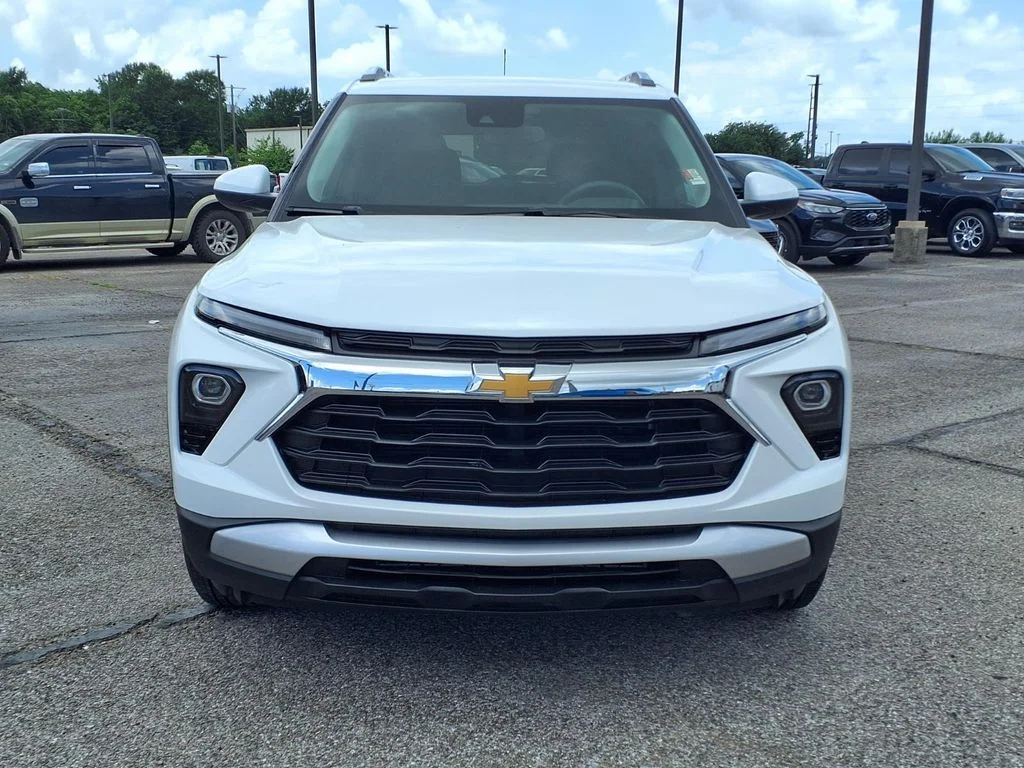 Used 2025 White Chevrolet LT image 5