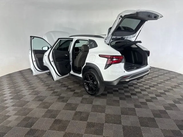 Used 2025 White Chevrolet ACTIV image 18