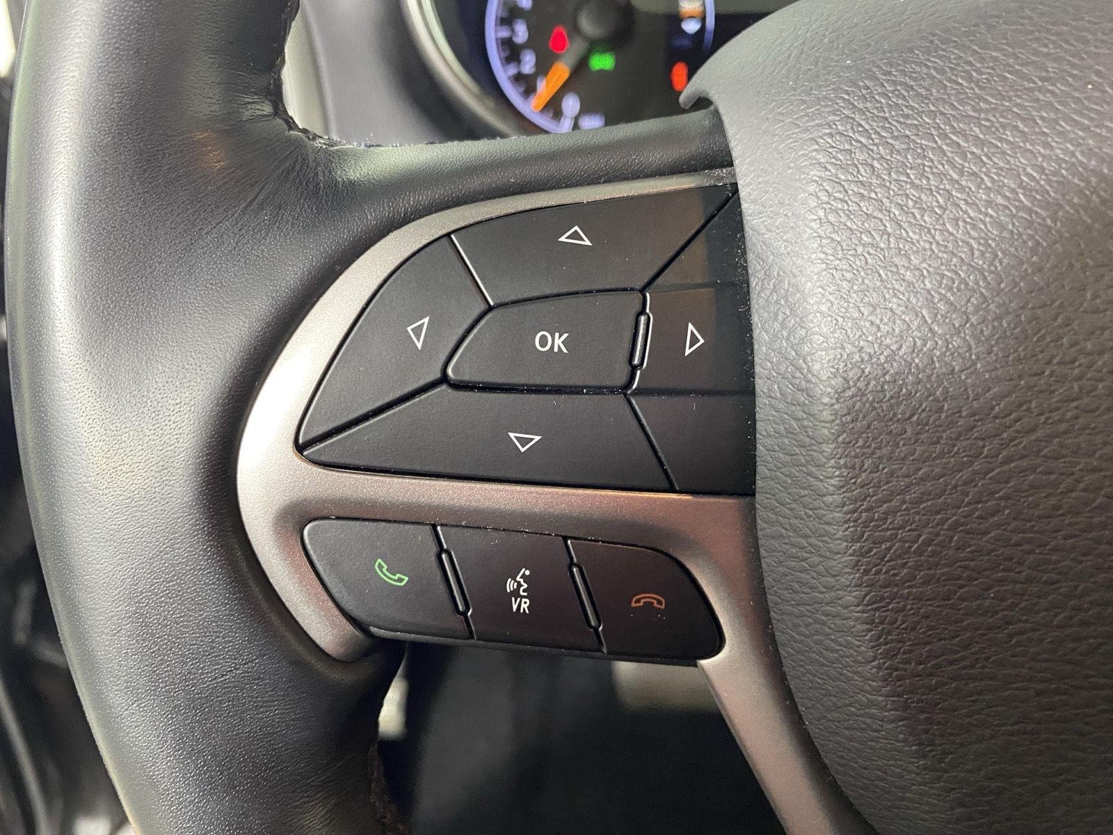 Used 2020 Granite Crystal Metallic Clearcoat Jeep Altitude image 15