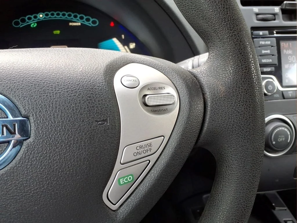 Used 2016 Silver Nissan S image 13