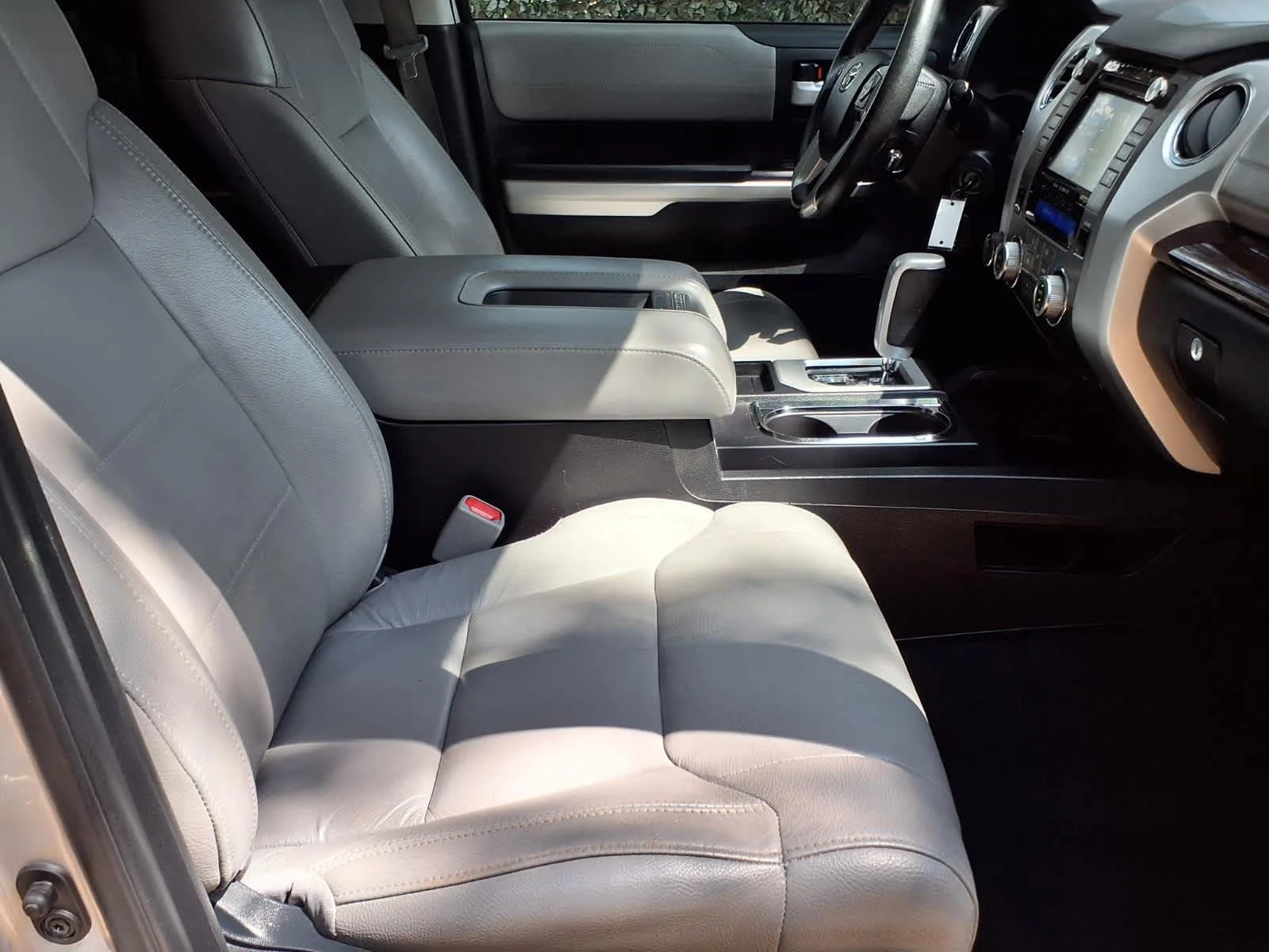 Used 2016 Silver Sky Metallic Toyota LTD image 9