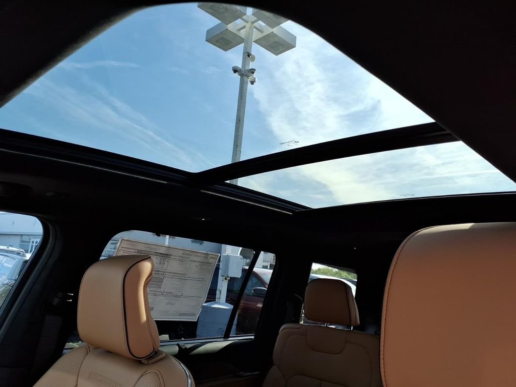 New 2026 Bright White Clear-Coat Exterior Paint Jeep Summit image 13
