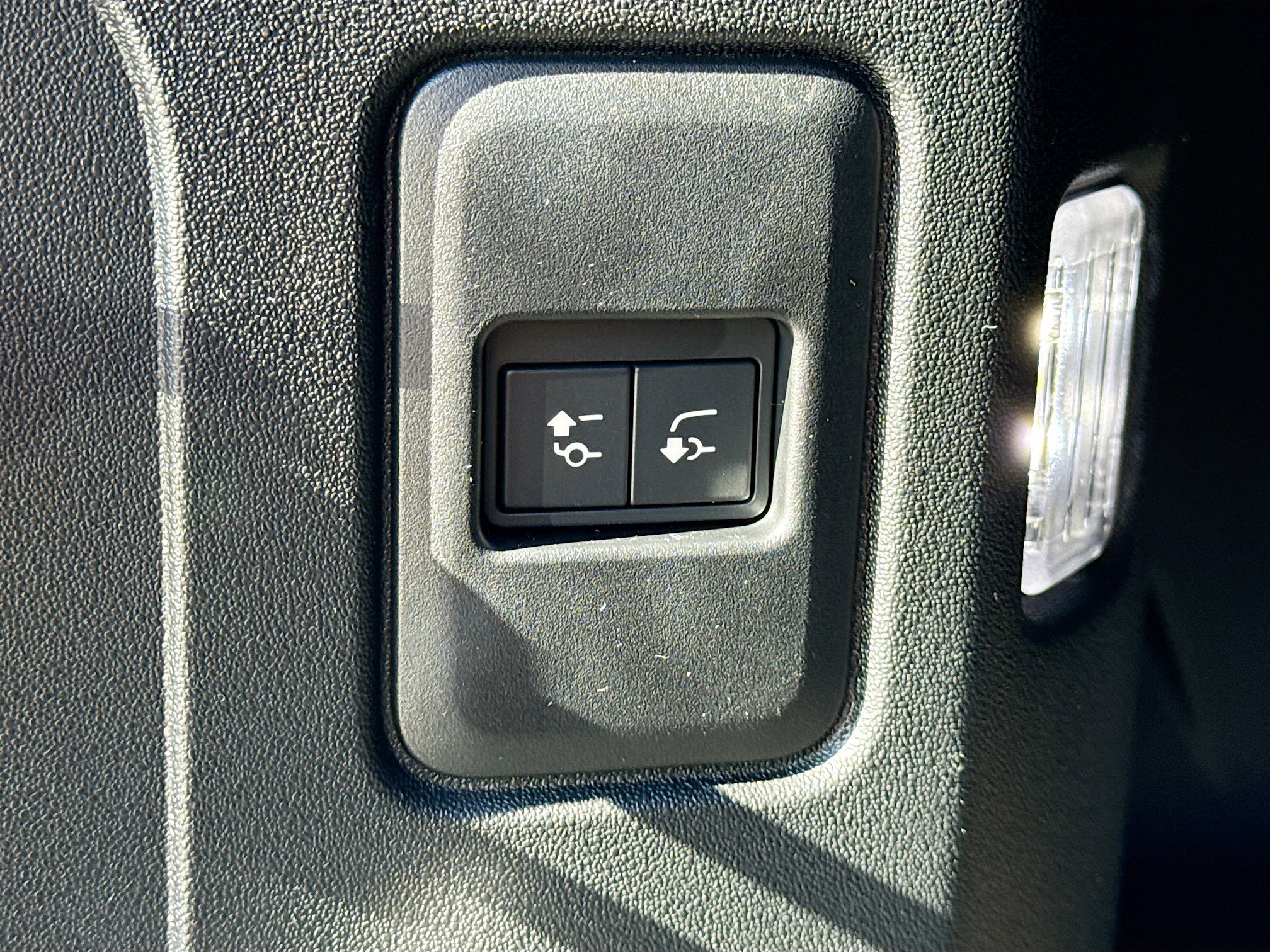 2026 Land Rover Defender X - Photo 13