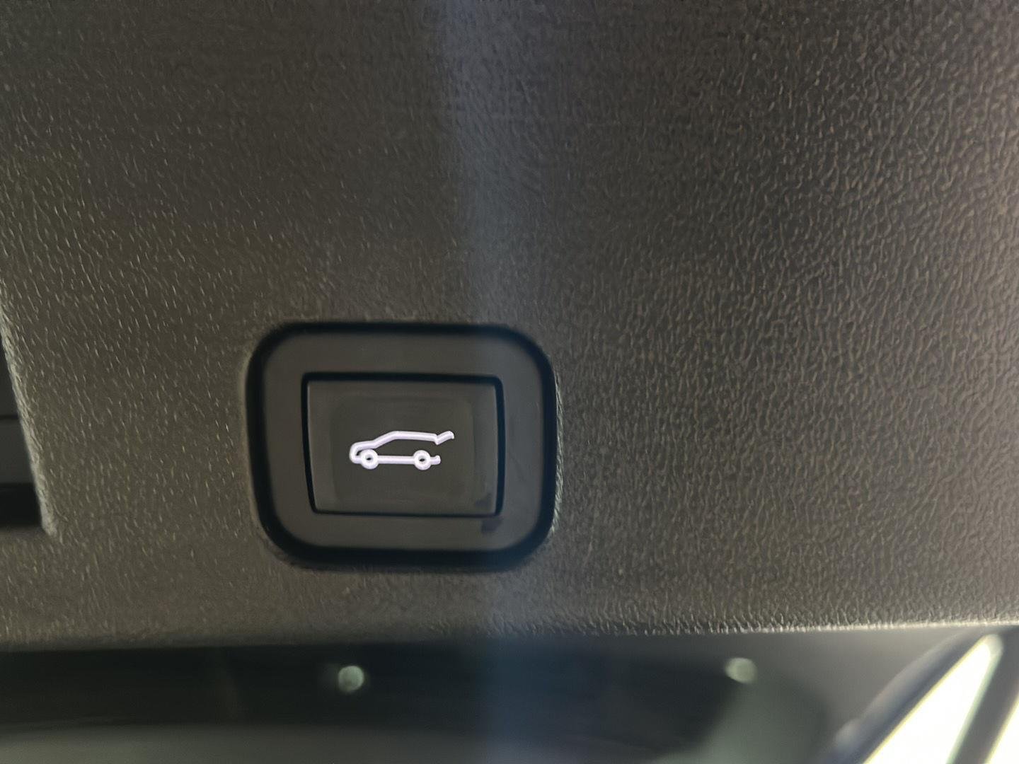 Used 2024 Lakeshore Blue Metallic Chevrolet AWD Z71 image 9