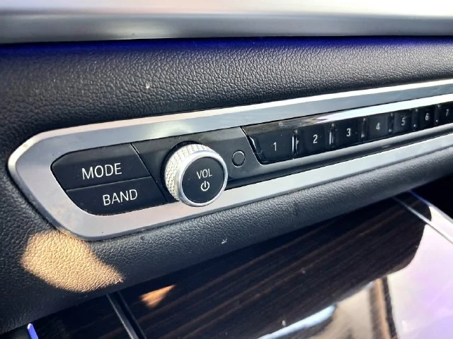 Used 2019 Gray BMW xDrive40i image 23