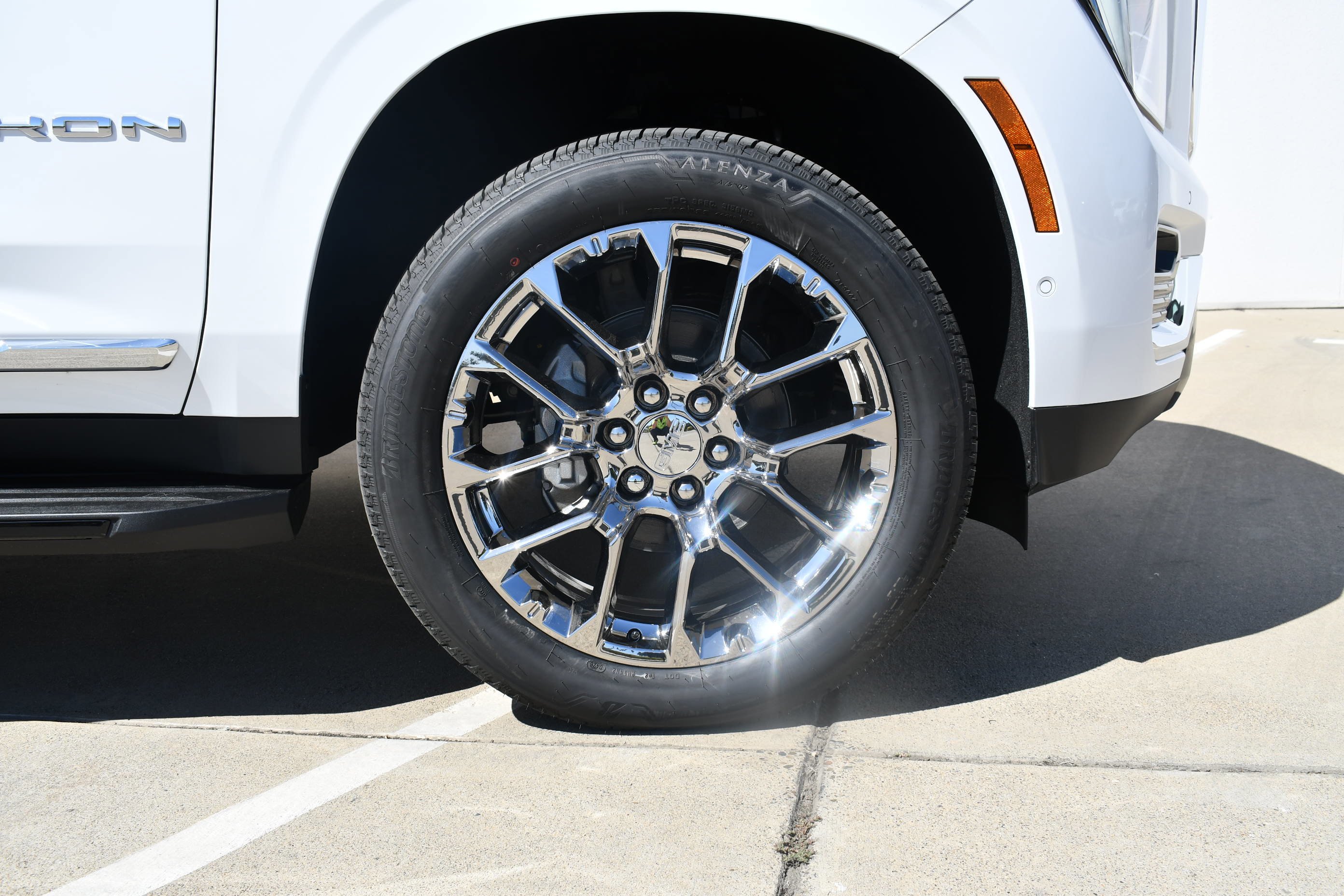 New 2026 Summit White GMC Elevation image 4
