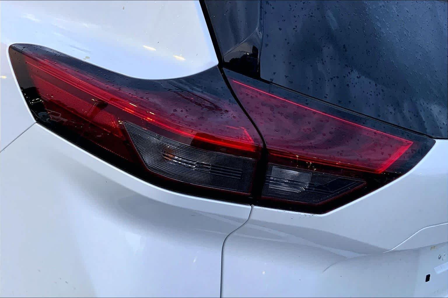 Used 2024 Everest White Pearl Nissan SL image 25