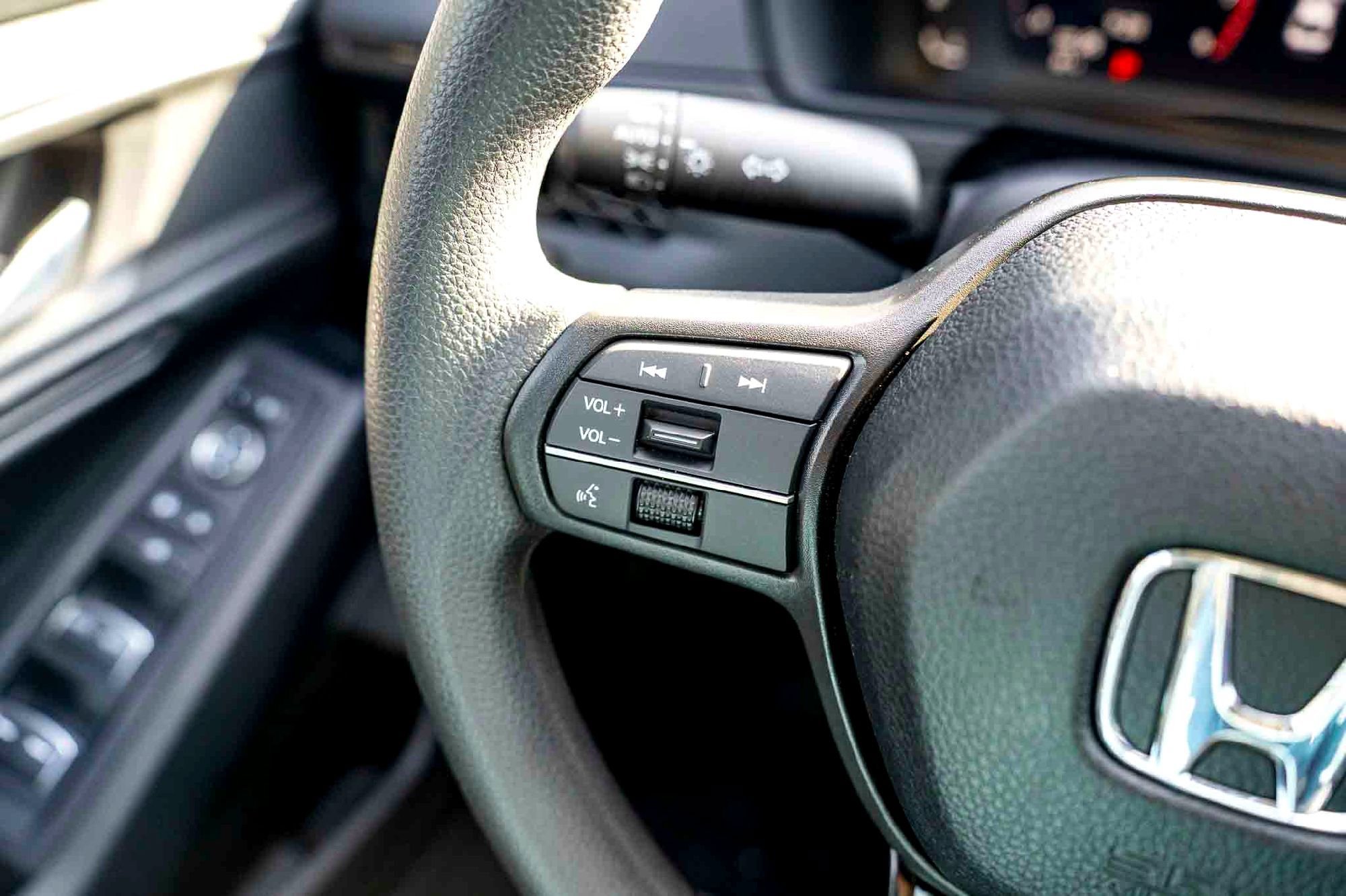 Used 2025 Silver Metallic Honda SE image 14