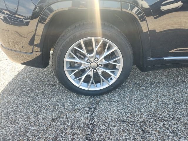 Used 2024 Black Jeep Summit image 24