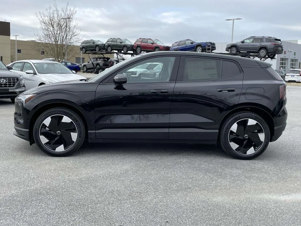 New 2025 Onyx Black Volvo Ultra image 21