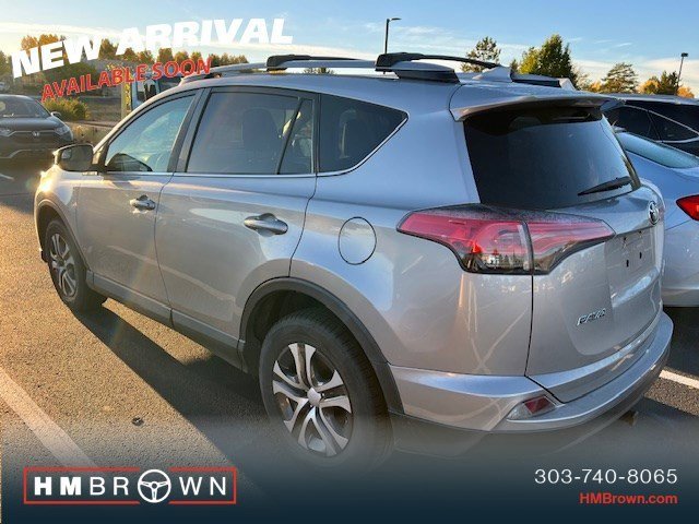 2017 Toyota RAV4 LE photo 3