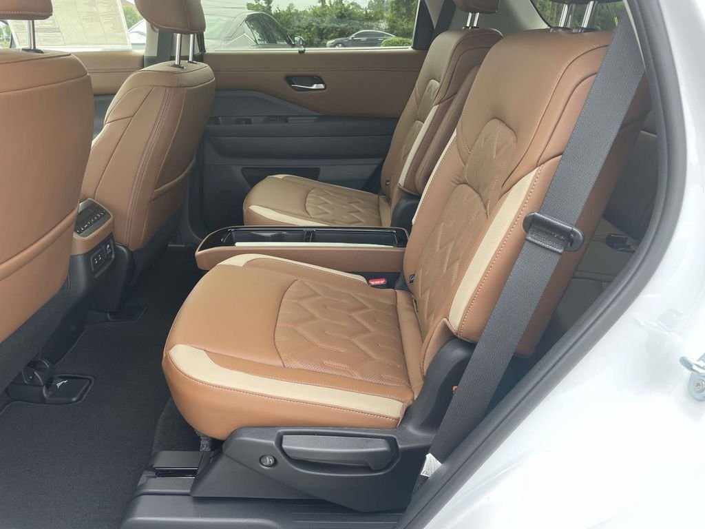 New 2026 White Nissan Platinum image 10