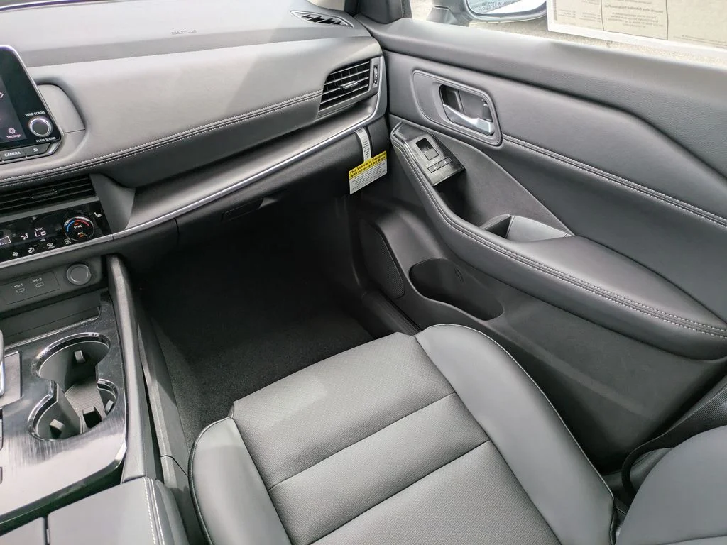 New 2026 Everest White Pearl TriCoat Nissan Dark Armor™ image 16
