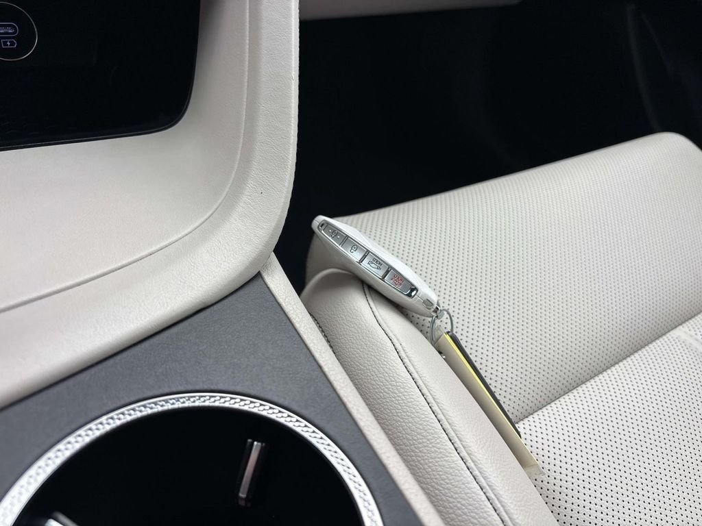 Used 2025 White Genesis 2.5T image 24
