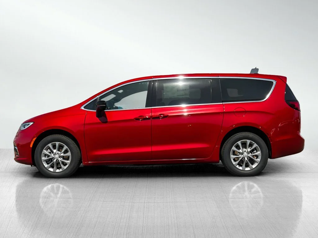 New 2026 Red Hot Pearlcoat Chrysler Select image 4