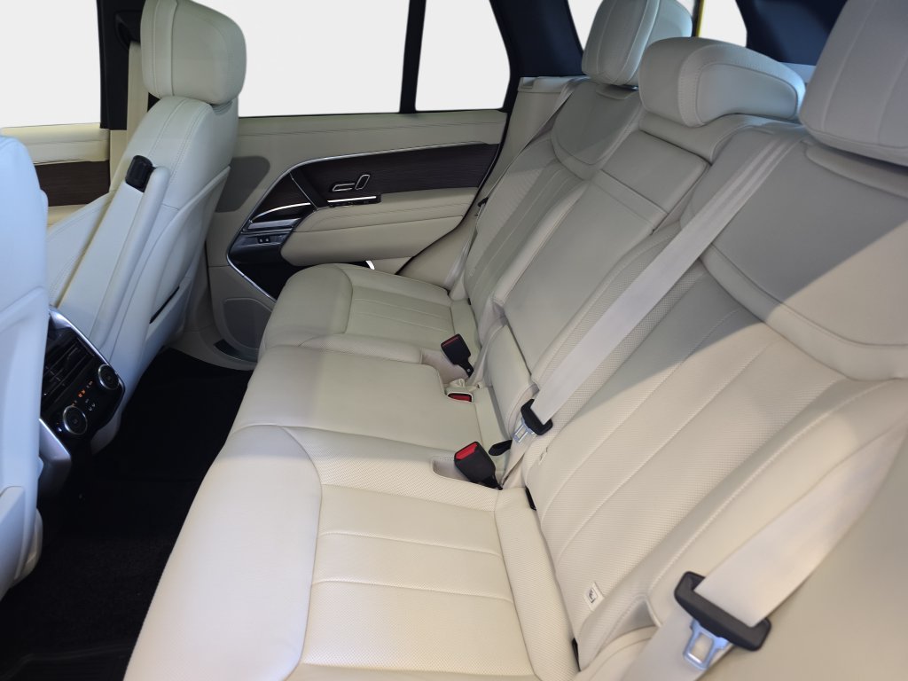 New 2027 Carpathian Grey Land Rover SE image 11