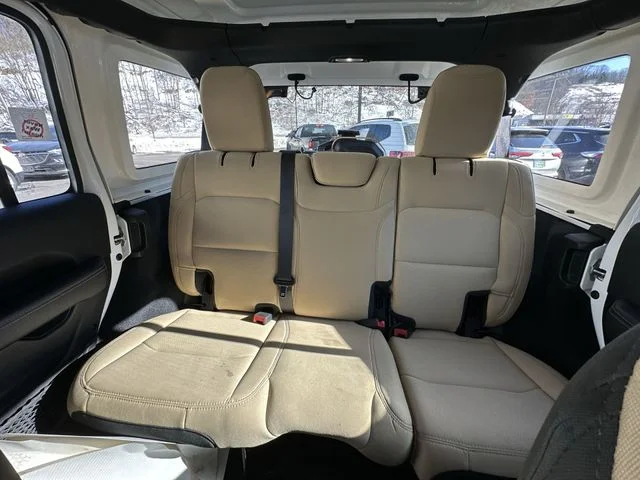 Used 2021 White Jeep Unlimited Sahara image 27