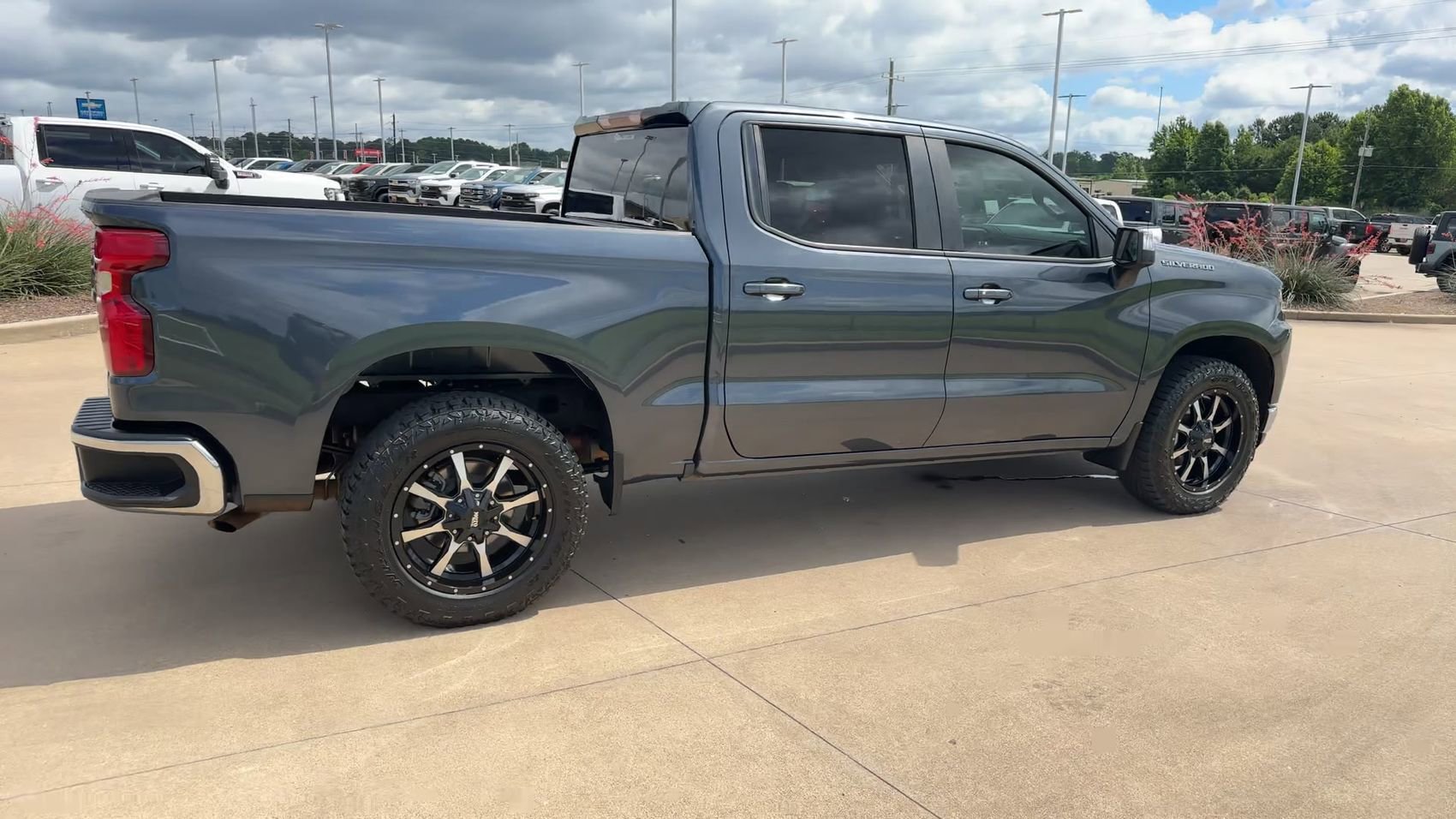 Used 2022 Shadow Gray Metallic Chevrolet LT image 9