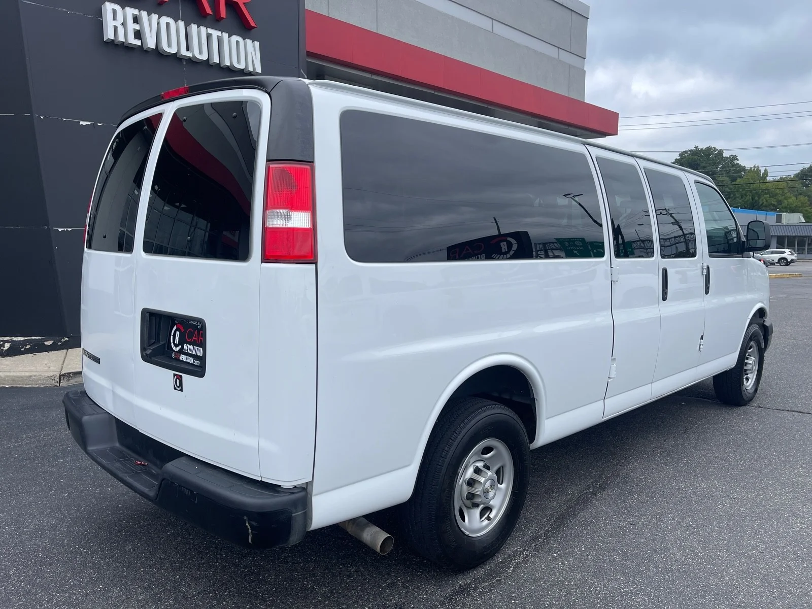 2023 Chevrolet Express Passenger LS - Photo 7
