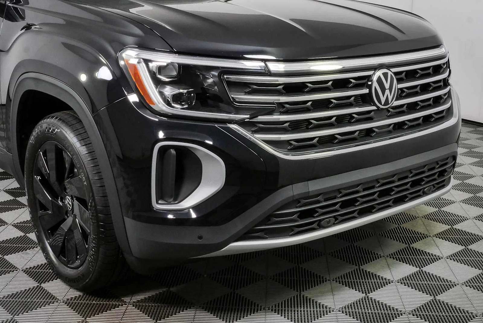 New 2026 Deep Black Pearl Volkswagen 2.0T SE w/Technology image 38