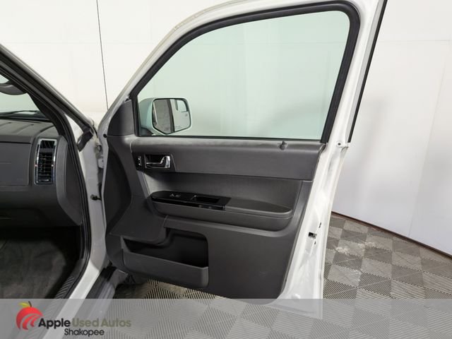 Used 2011 White Ford Limited image 36