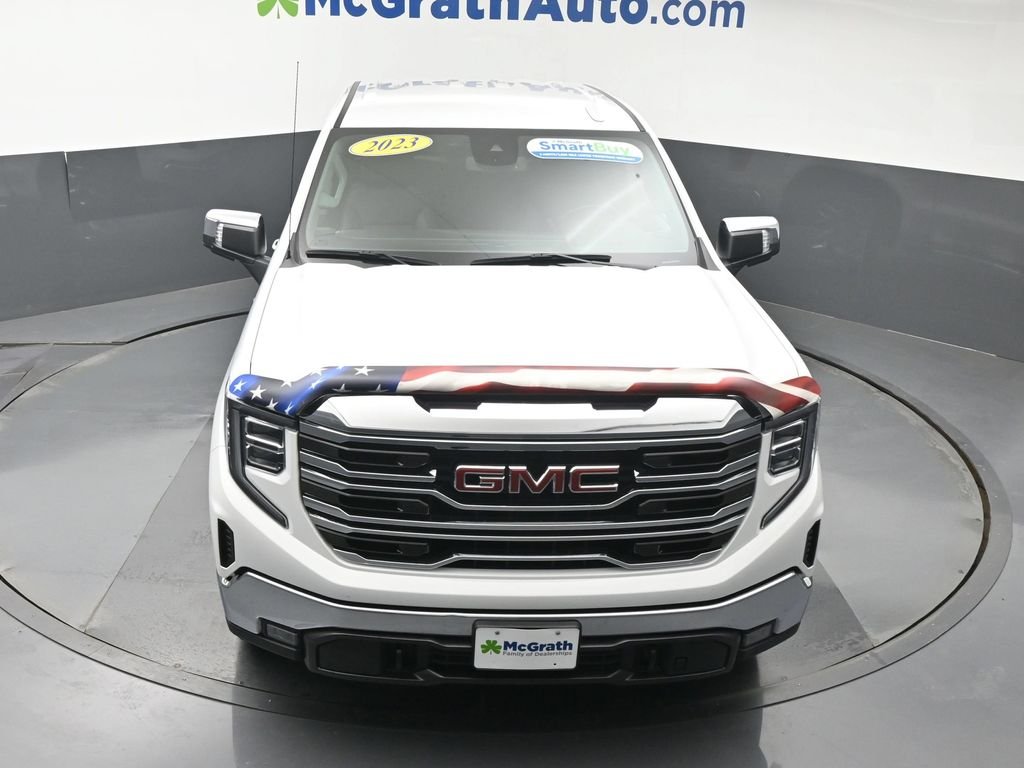 Used 2023 White GMC SLT image 27