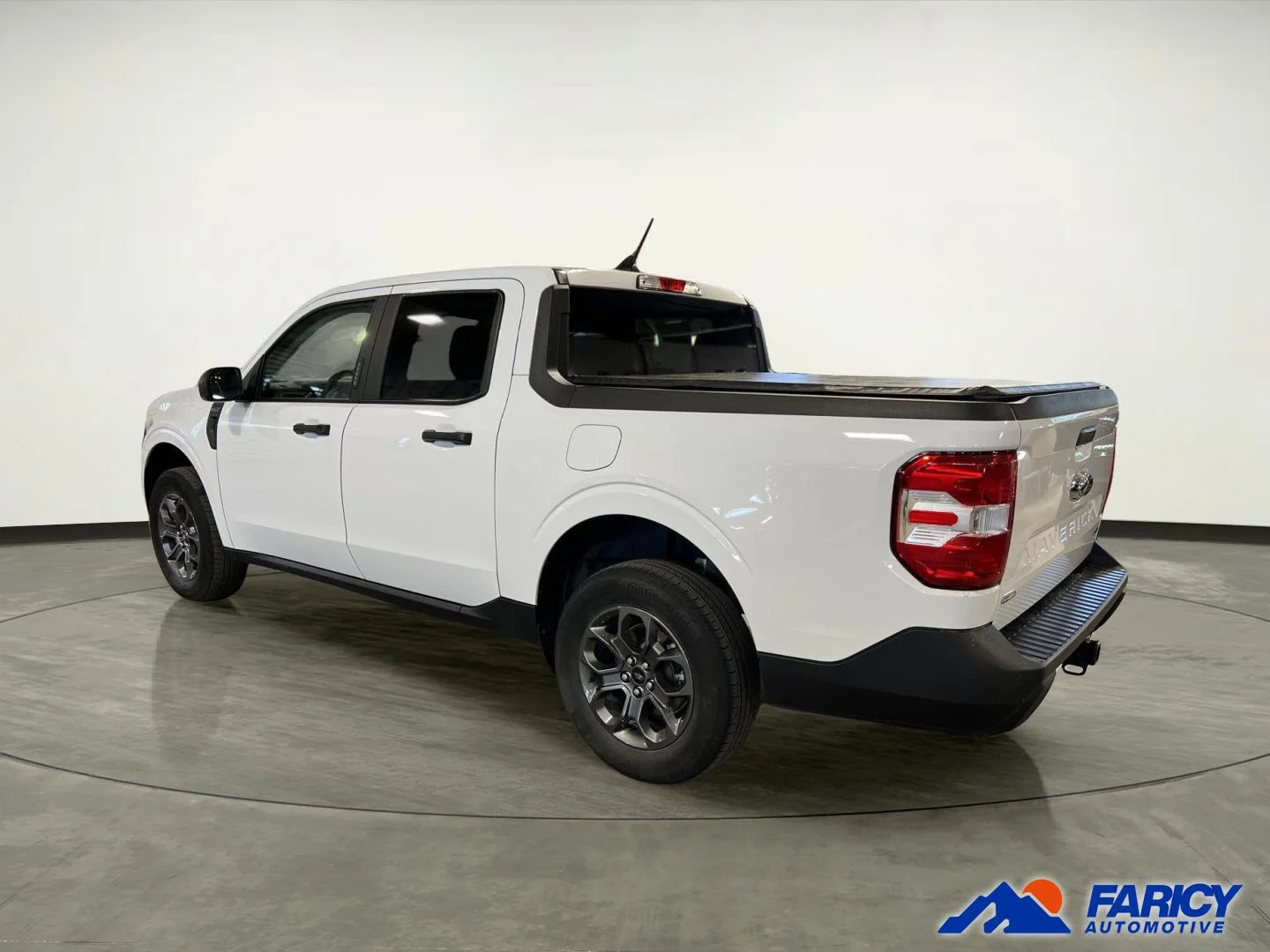 Used 2023 Oxford White Ford XLT image 2