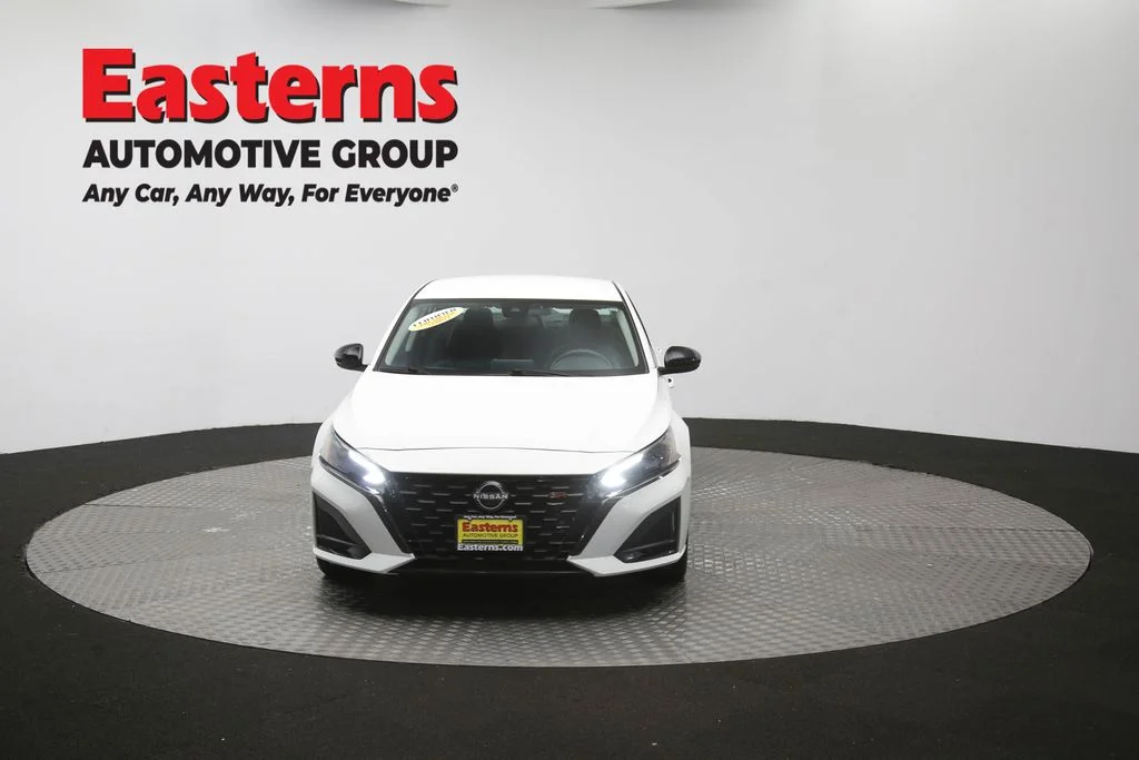 Used 2024 White Nissan 2.5 SR image 52