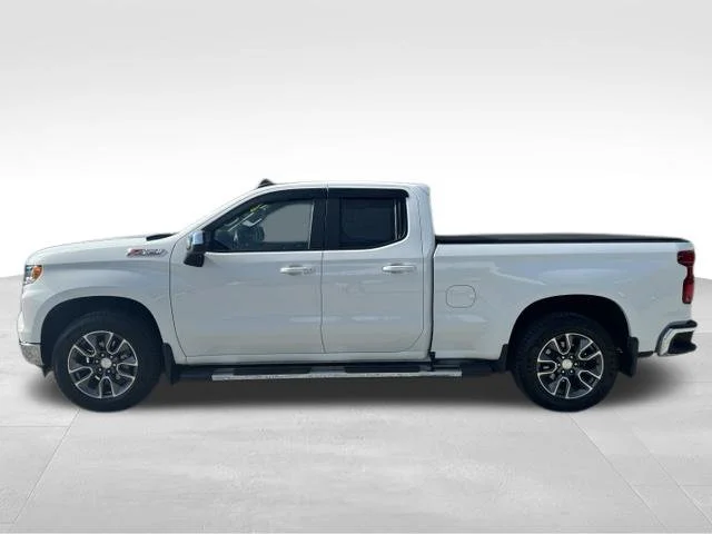 Used 2023 White Chevrolet LT image 4
