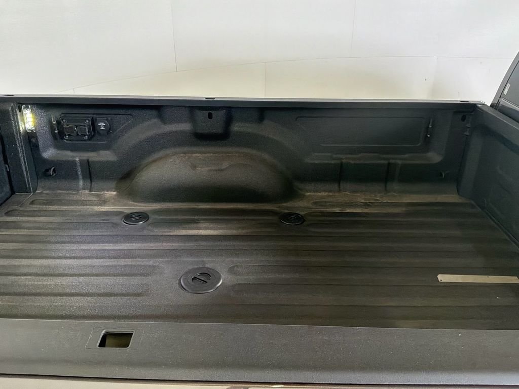 New 2026 Granite Crystal Metallic Clear-Coat Exterior Paint RAM Laramie image 19