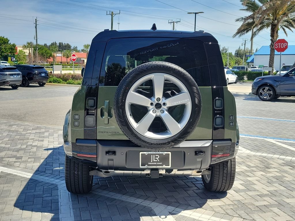 New 2026 Woolstone Green Land Rover X-Dynamic SE image 4