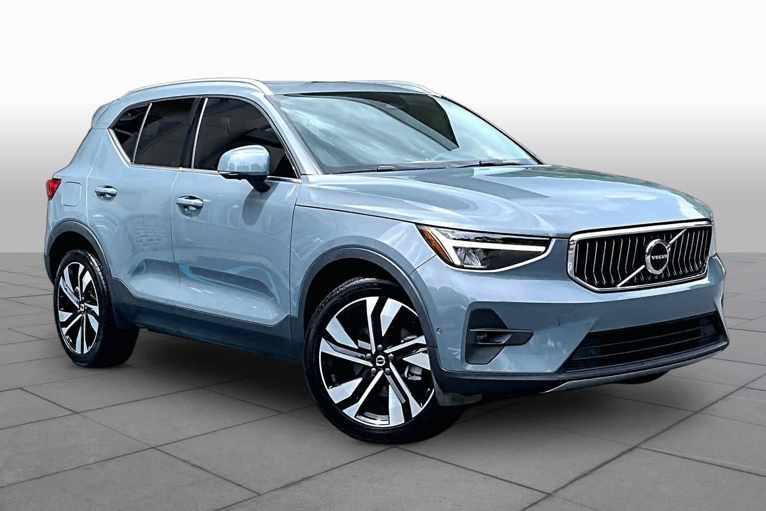 Used 2023  Volvo Plus Bright Theme image 3