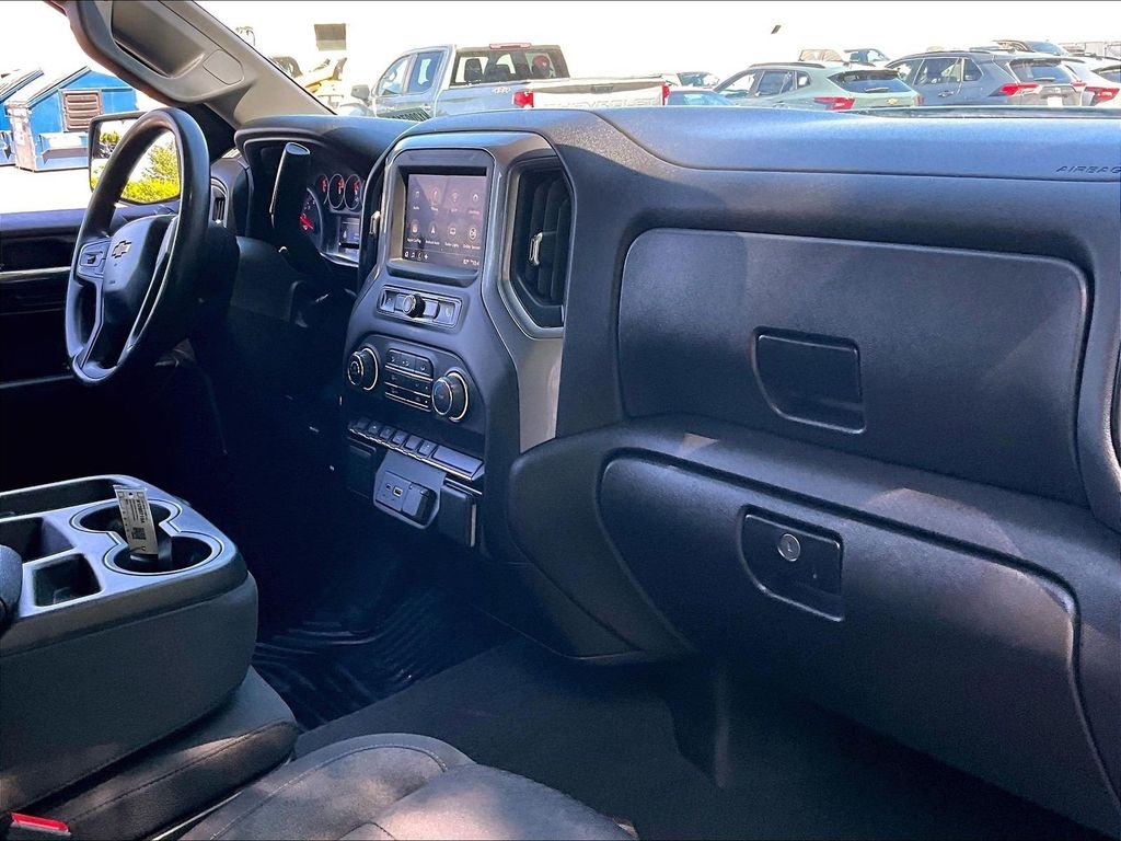 Used 2023 White Chevrolet Custom image 21