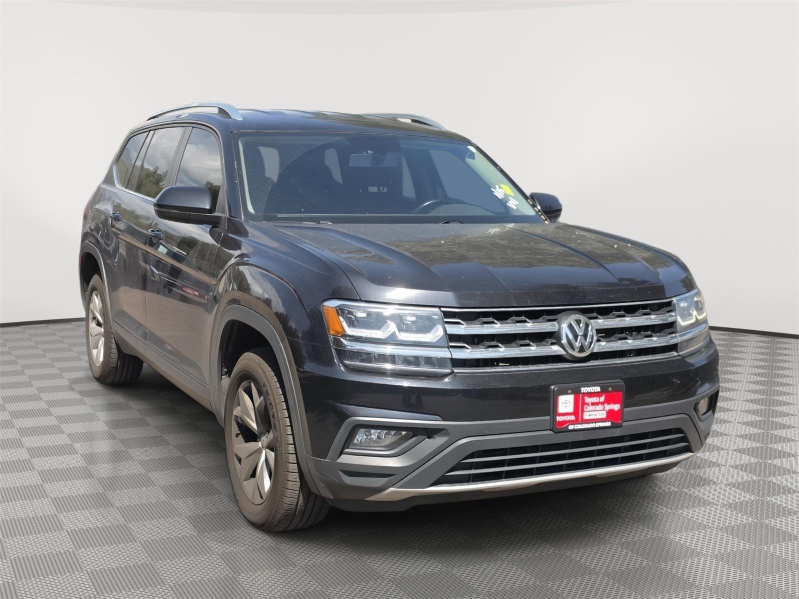Used 2019 Deep Black Pearl Volkswagen 3.6L V6 SE image 1