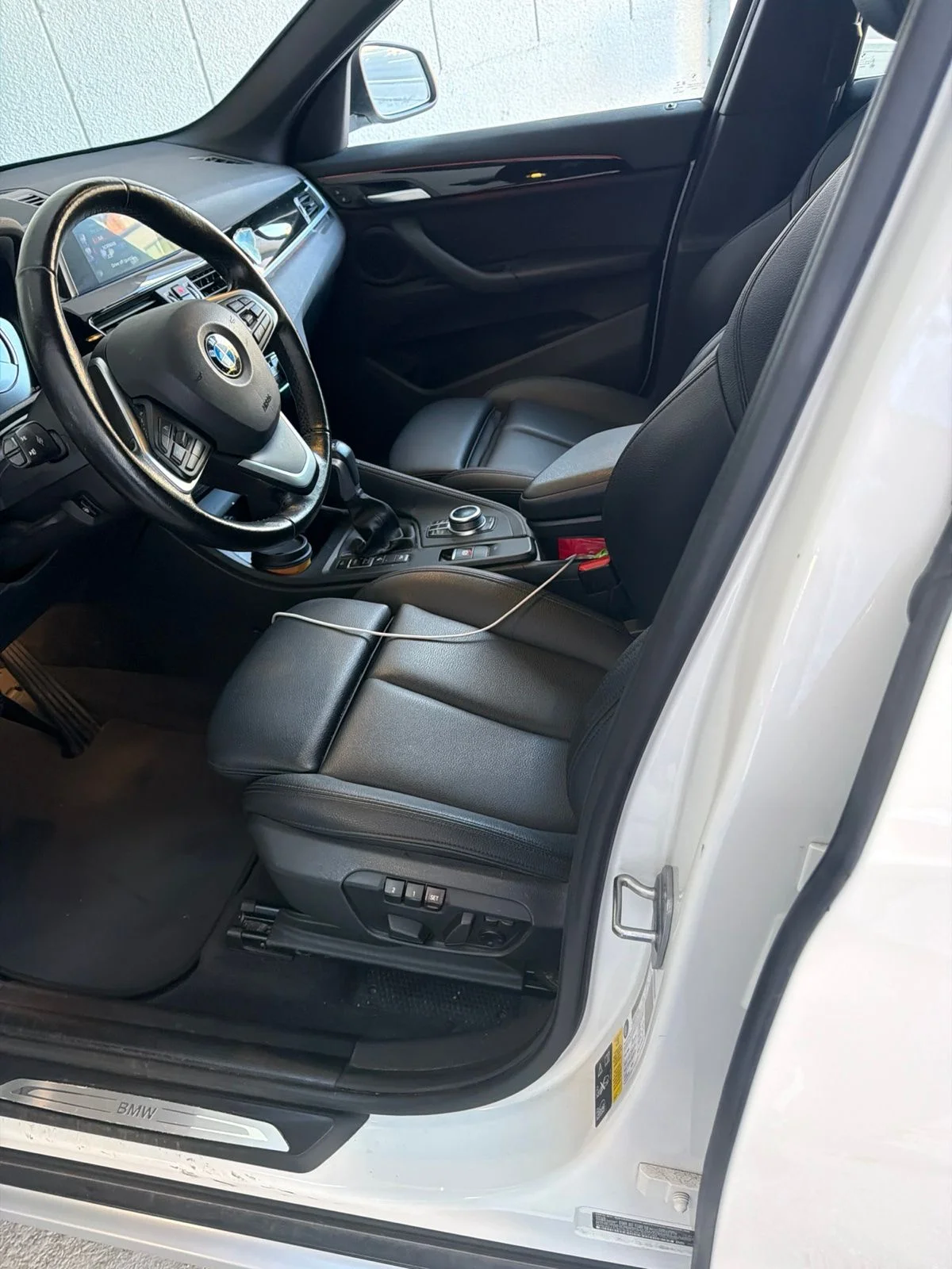 Used 2019 White BMW xDrive28i image 3