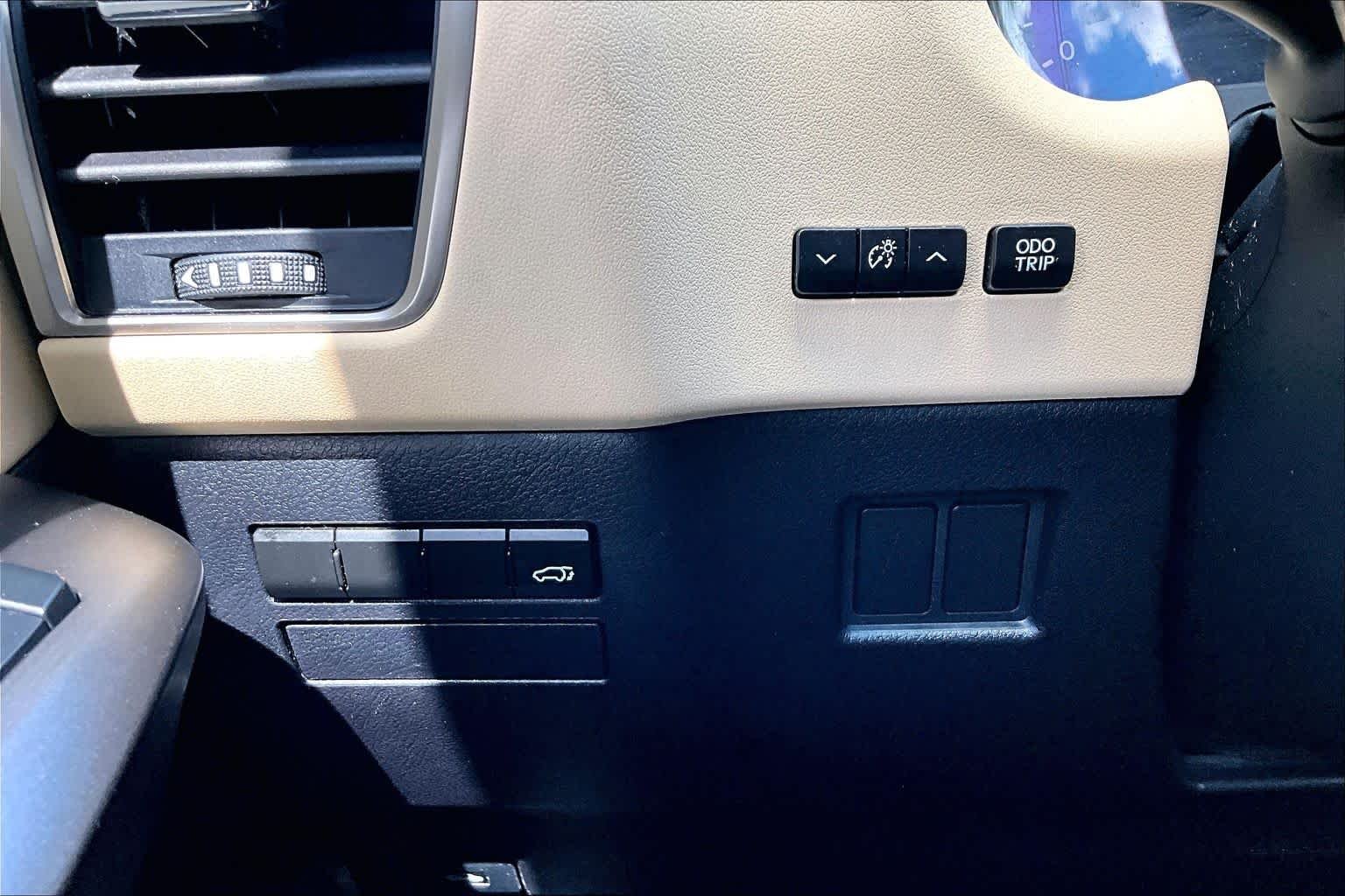 Used 2017 Obsidian Lexus  image 34