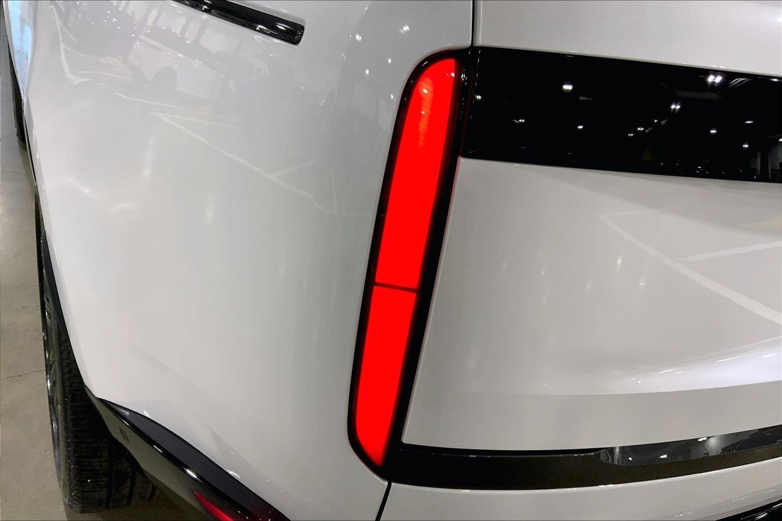 New 2026 Ostuni Pearl White LAND ROVER SE image 14