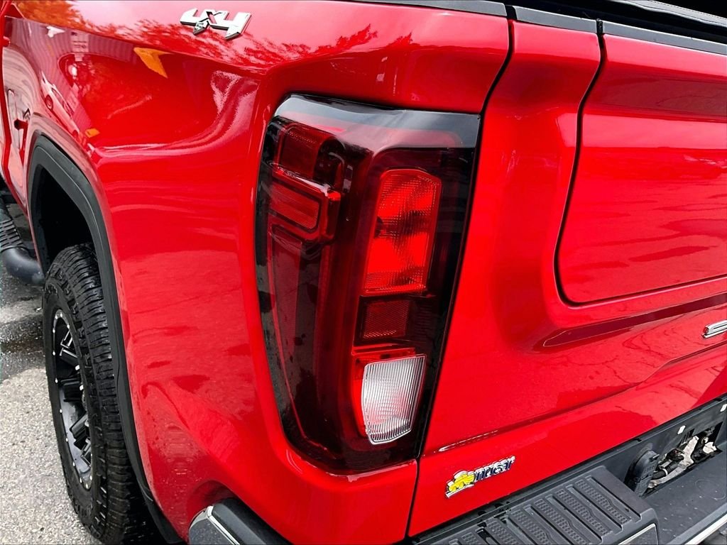Used 2022 Cardinal Red GMC SLE image 34