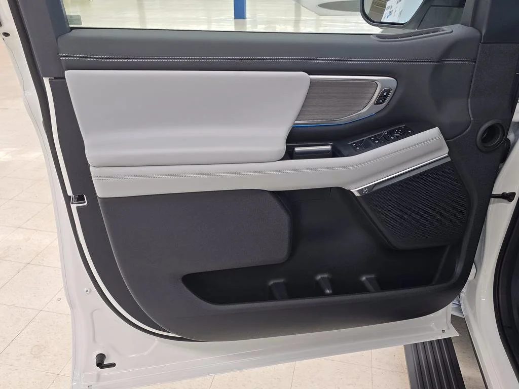 New 2027 Star White Metallic Tri-Coat Ford MAX Platinum image 12