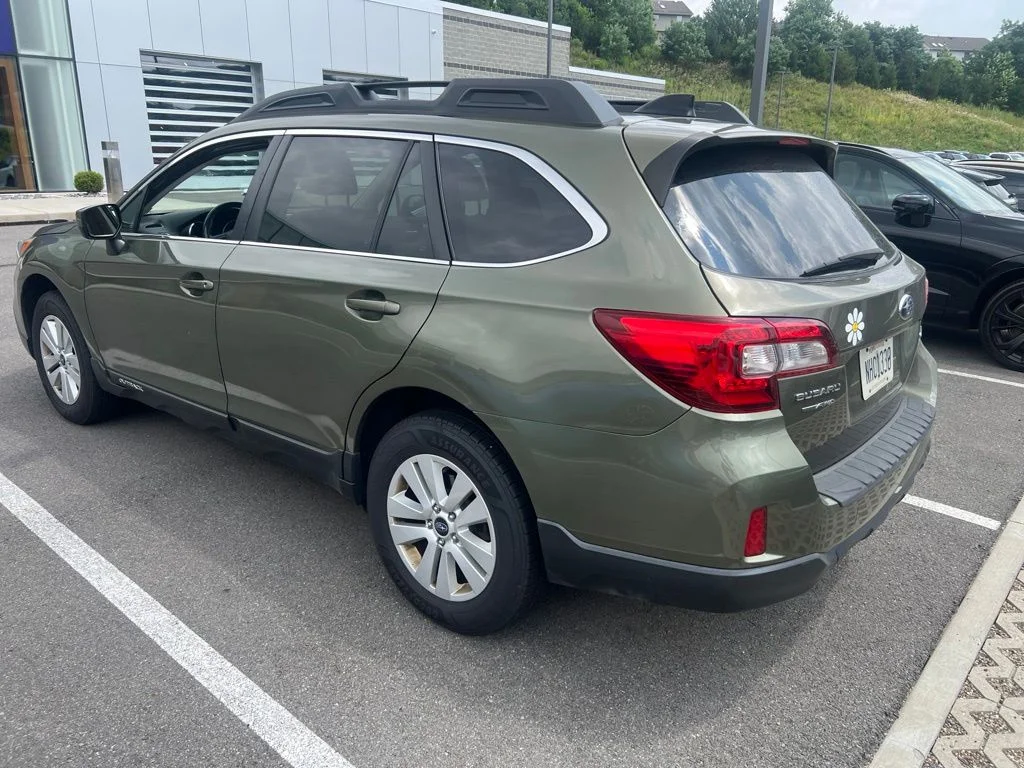 Used 2016 Green Metallic Subaru 2.5i Premium image 9