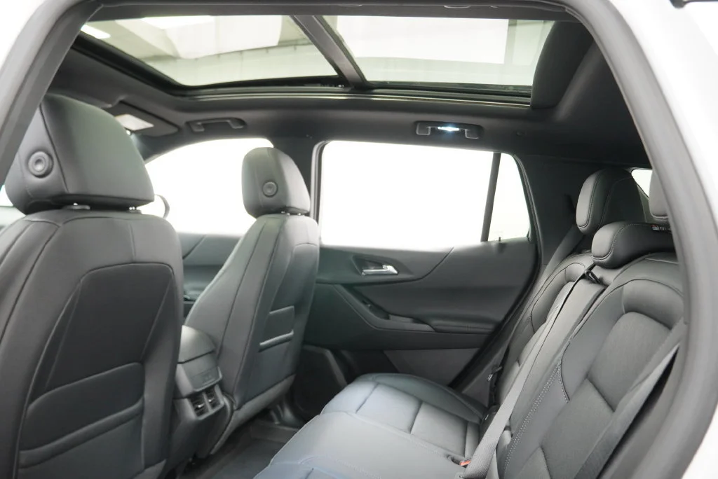New 2027 Summit White Chevrolet LT image 5